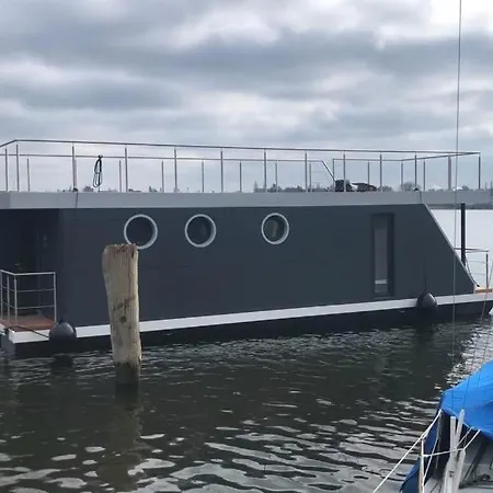 Hausboot Aurora * Heiligenhafen